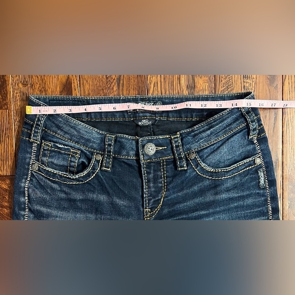 SILVER Aiko Bootcut Jean in Dark Wash Size 28 Waist / 33 Length - Picture 3 of 12